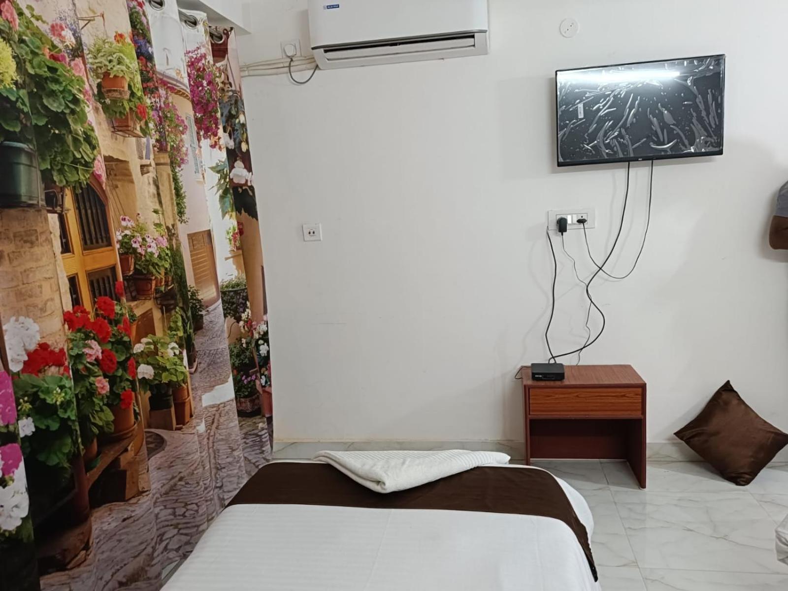Hotel Atithi Grand Guwahati Buitenkant foto